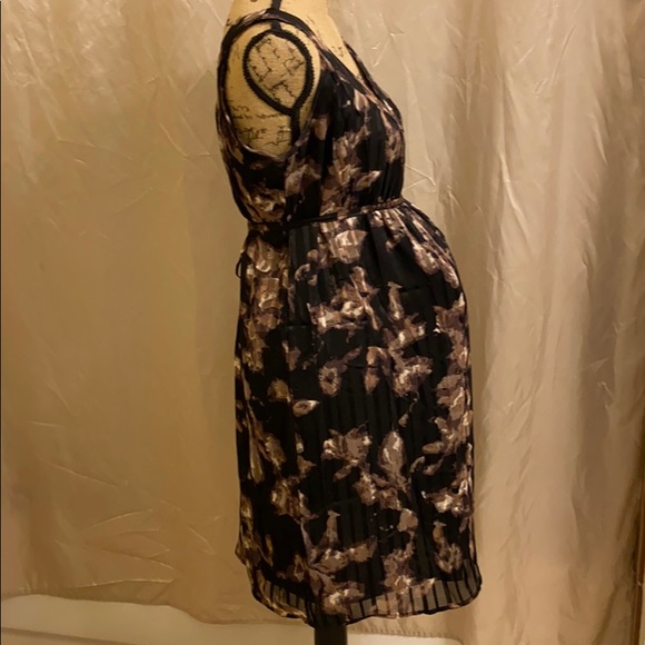 Classy sleeveless maternity dress - Picture 2 of 6